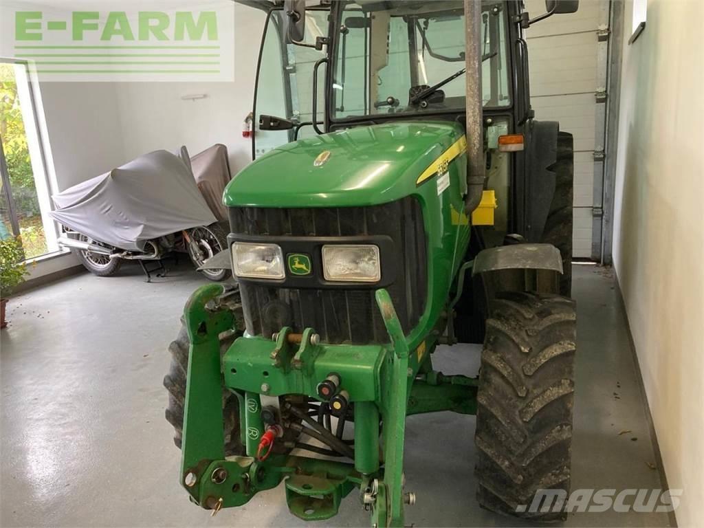 John Deere 5515F Traktorit