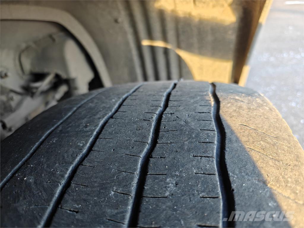 Scania P94 Umpikorikuorma-autot