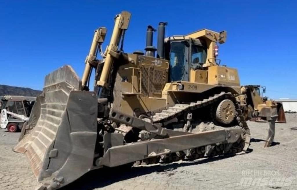 CAT D10T Telaketjupuskutraktorit