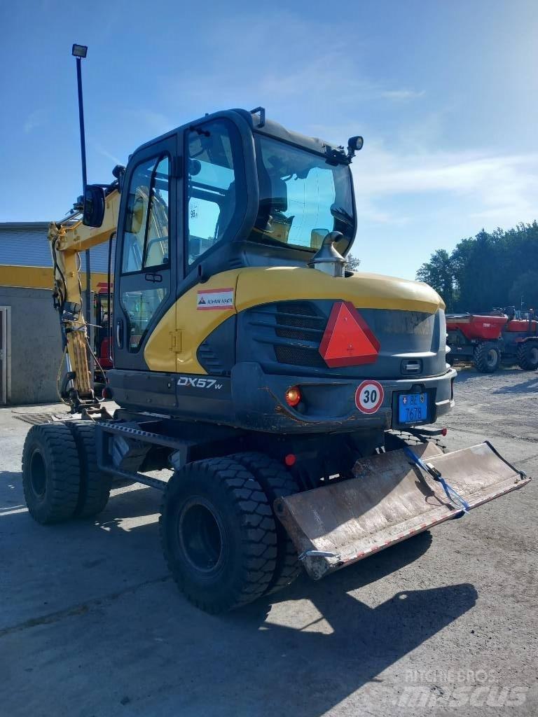 Doosan DX 57 W-5 Pyöräkaivukoneet