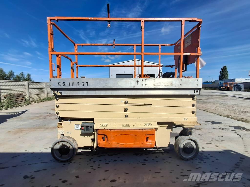 JLG 3246ES Saksilavat