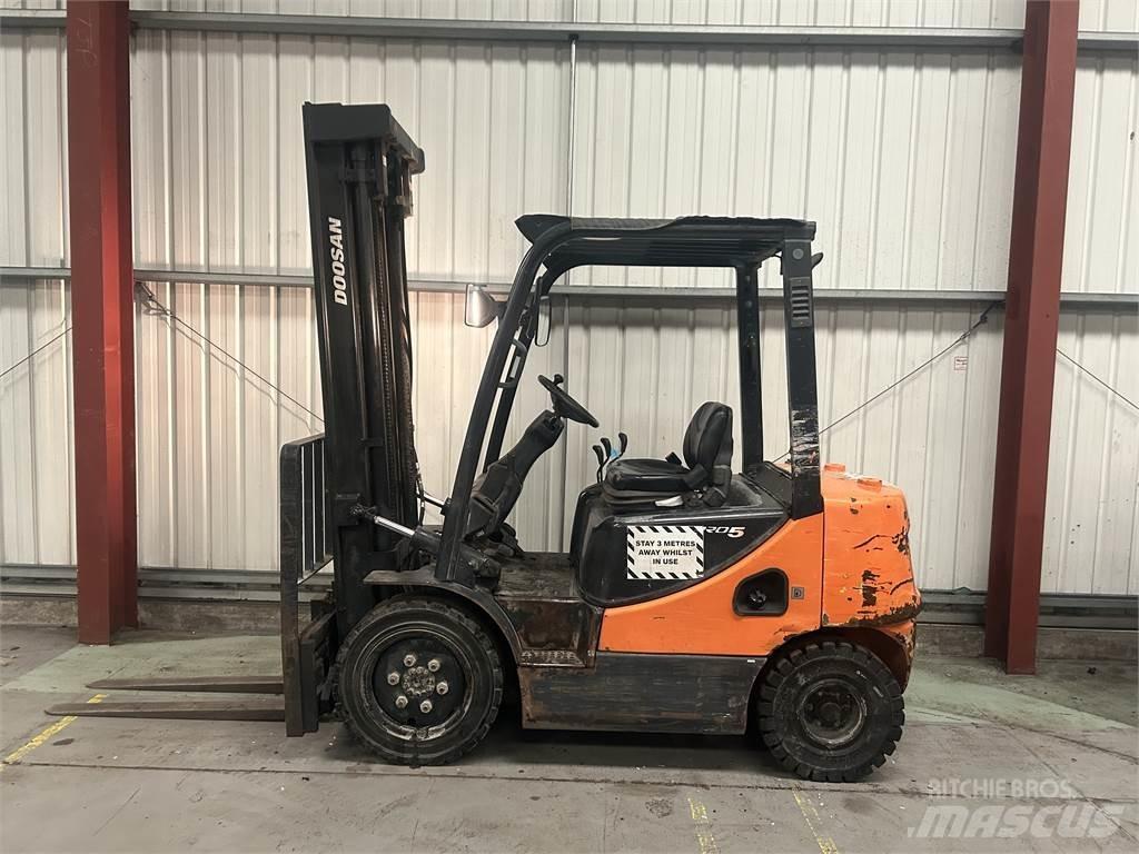 Doosan D25S-5 Dieseltrukit