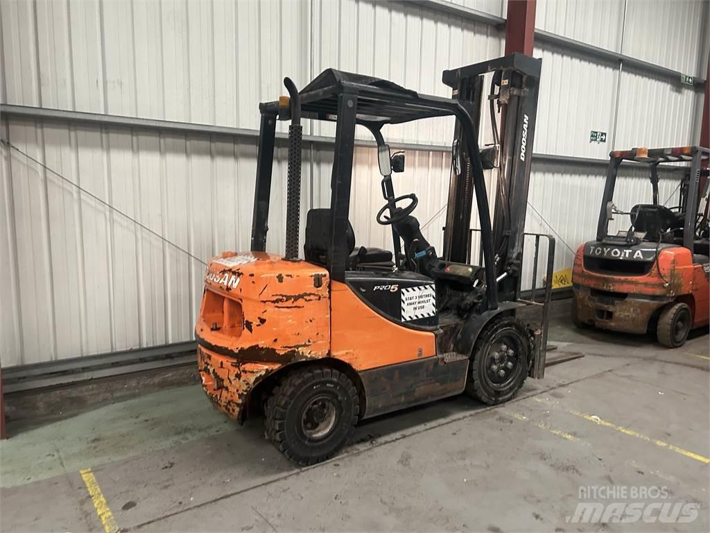 Doosan D25S-5 Dieseltrukit