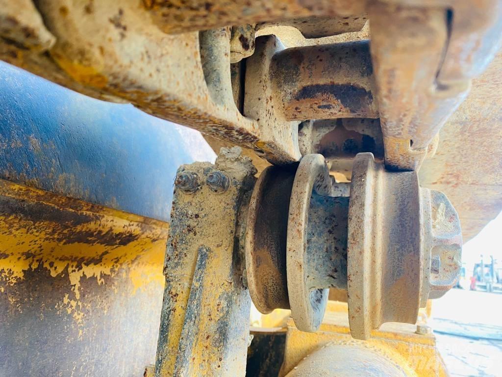 CAT 943 LGP Telakuormaajat