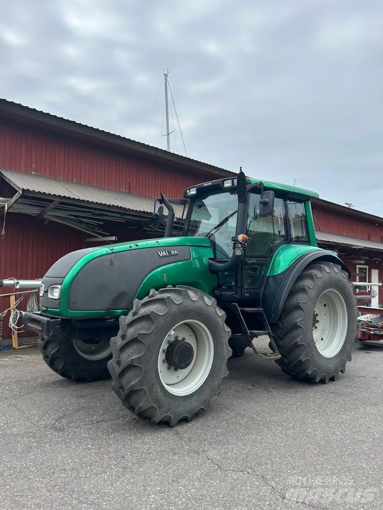 Valtra T 150 Traktorit