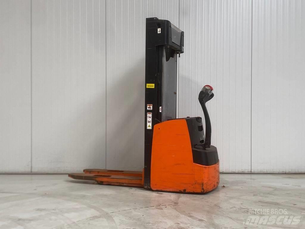 Hyster S1.4 Käyden ajettavat pinoamistrukit