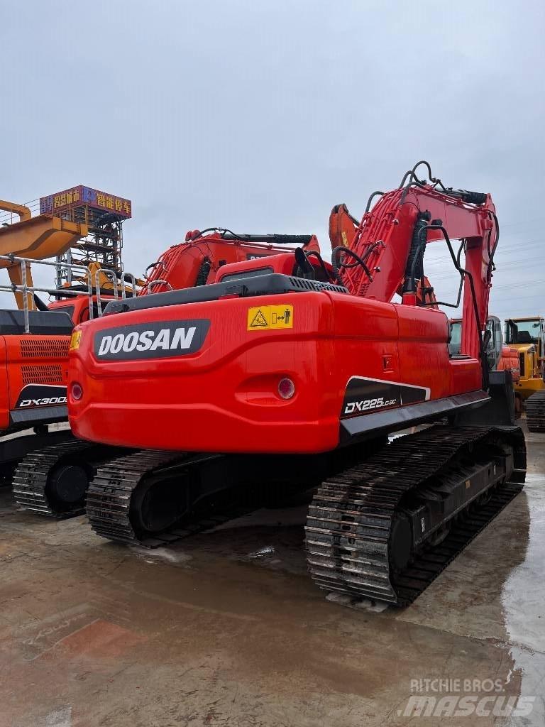 Doosan DX 225 LC-9 Telakaivukoneet