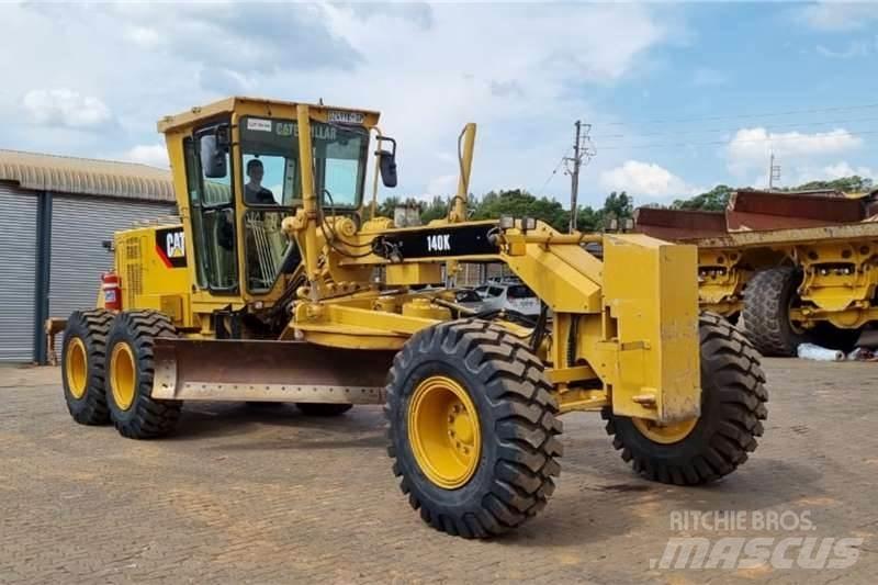 CAT  140K Tiehöylät