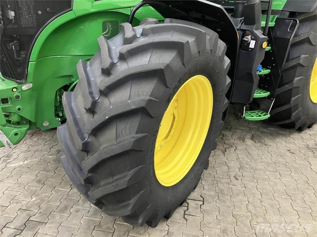 John Deere 7R 330 Traktorit