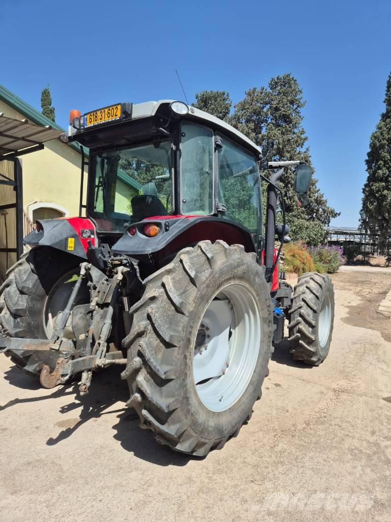 Massey Ferguson 5713 Traktorit