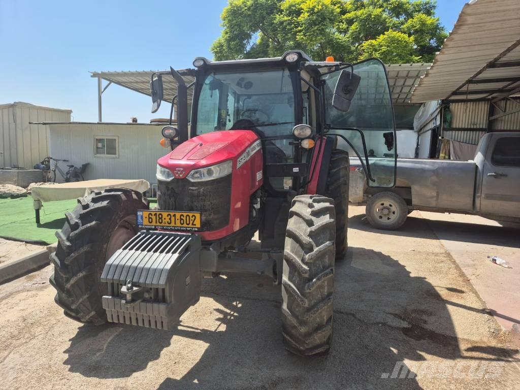 Massey Ferguson 5713 Traktorit