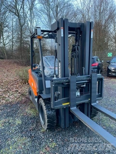 Doosan D30NXS Dieseltrukit