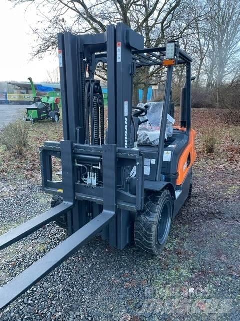 Doosan D30NXS Dieseltrukit