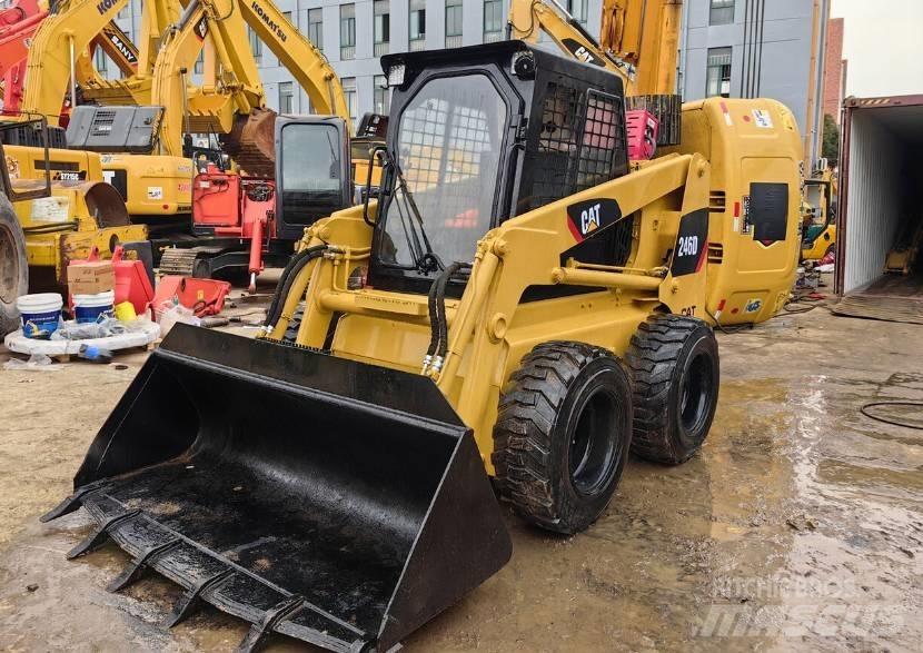 CAT 246D Liukuohjatut kuormaajat