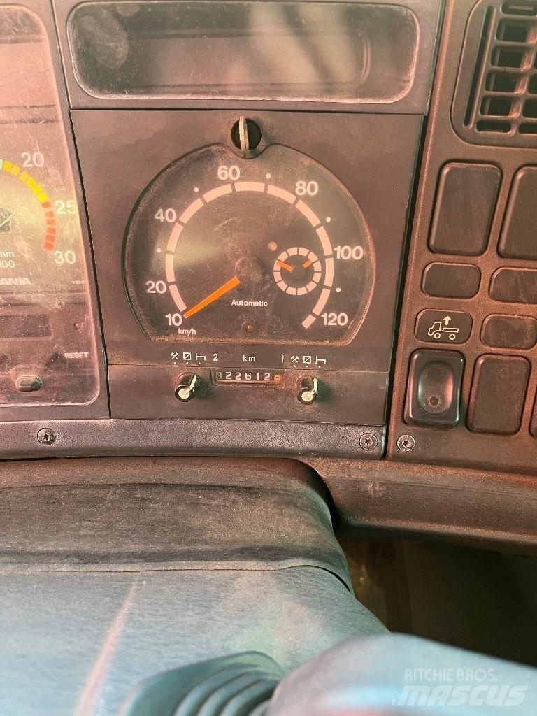 Scania P 94 L 310 Vetopöytäautot