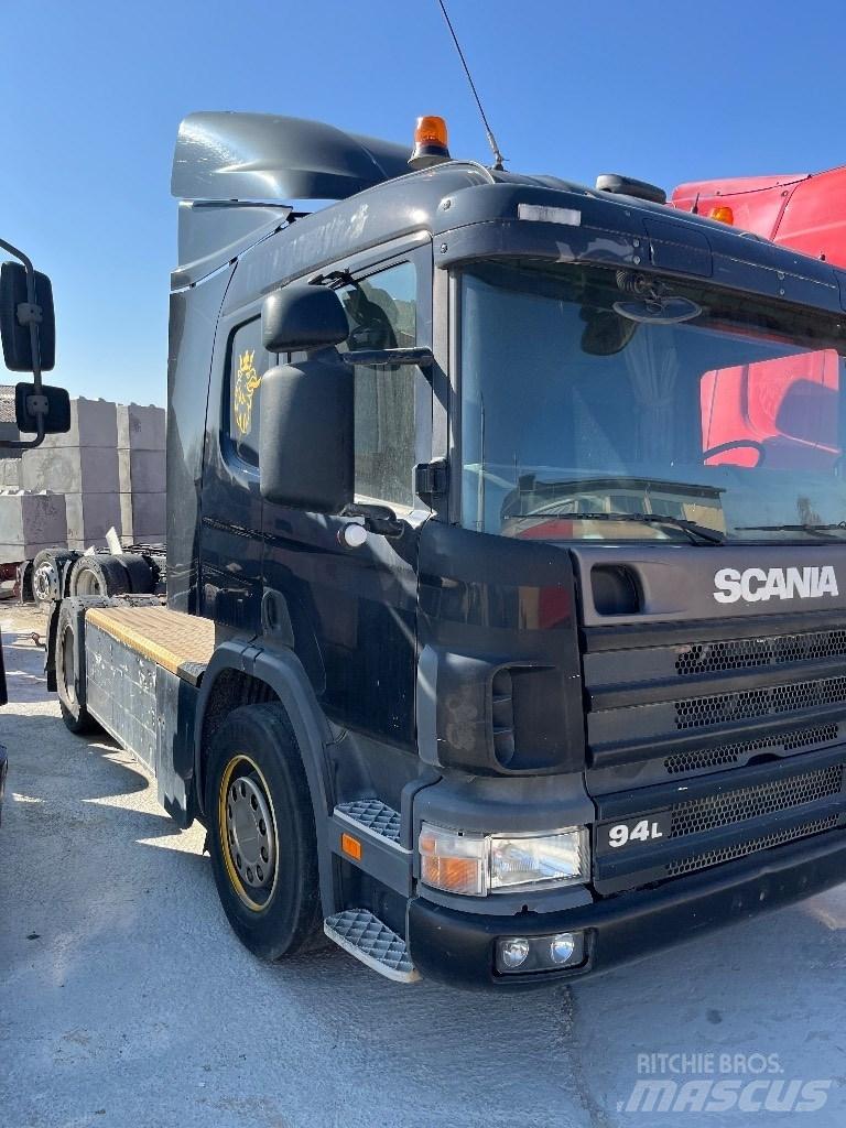 Scania P 94 L 310 Vetopöytäautot