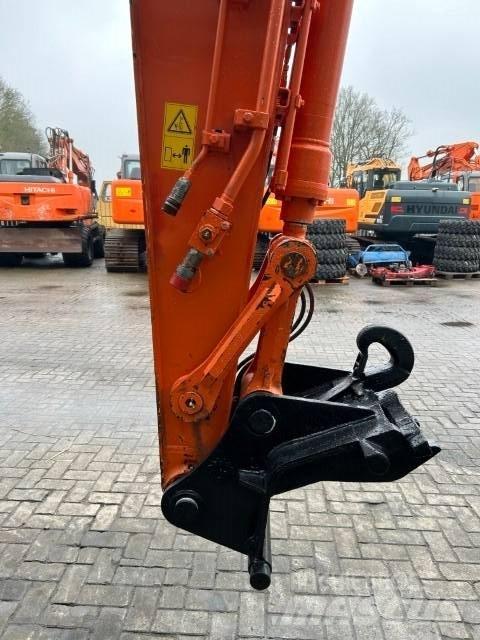 Hitachi ZX140W-5B Pyöräkaivukoneet