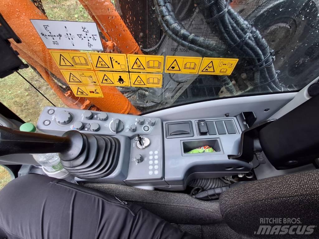Hitachi ZX 225 US LC Telakaivukoneet