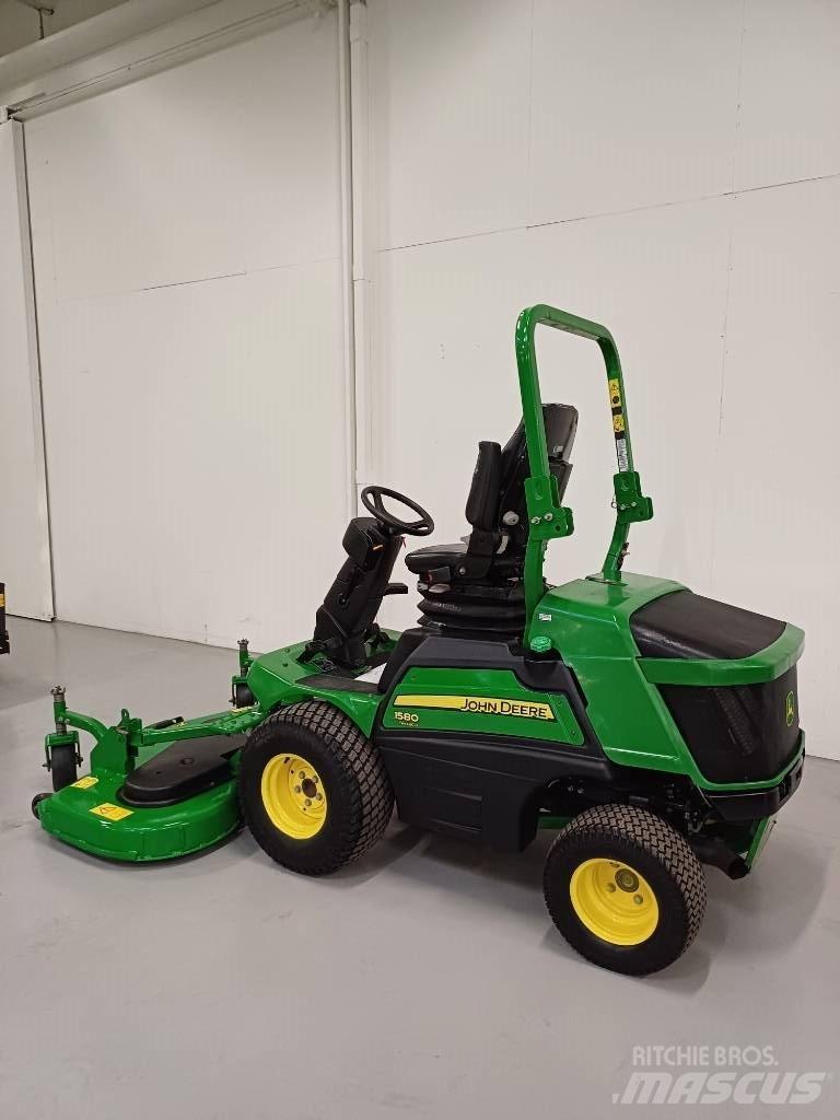 John Deere 1580 Päältäajettavat ruohonleikkurit