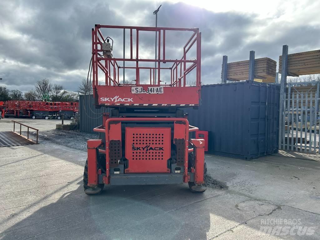 SkyJack SJ 8841 RT Saksilavat