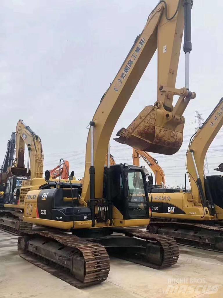CAT 323 Telakaivukoneet