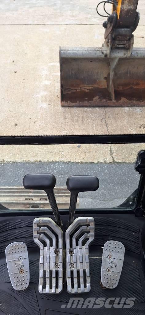 JCB JS 131 LC Telakaivukoneet