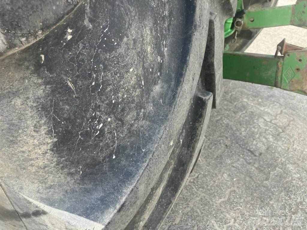 John Deere 6210 R Traktorit