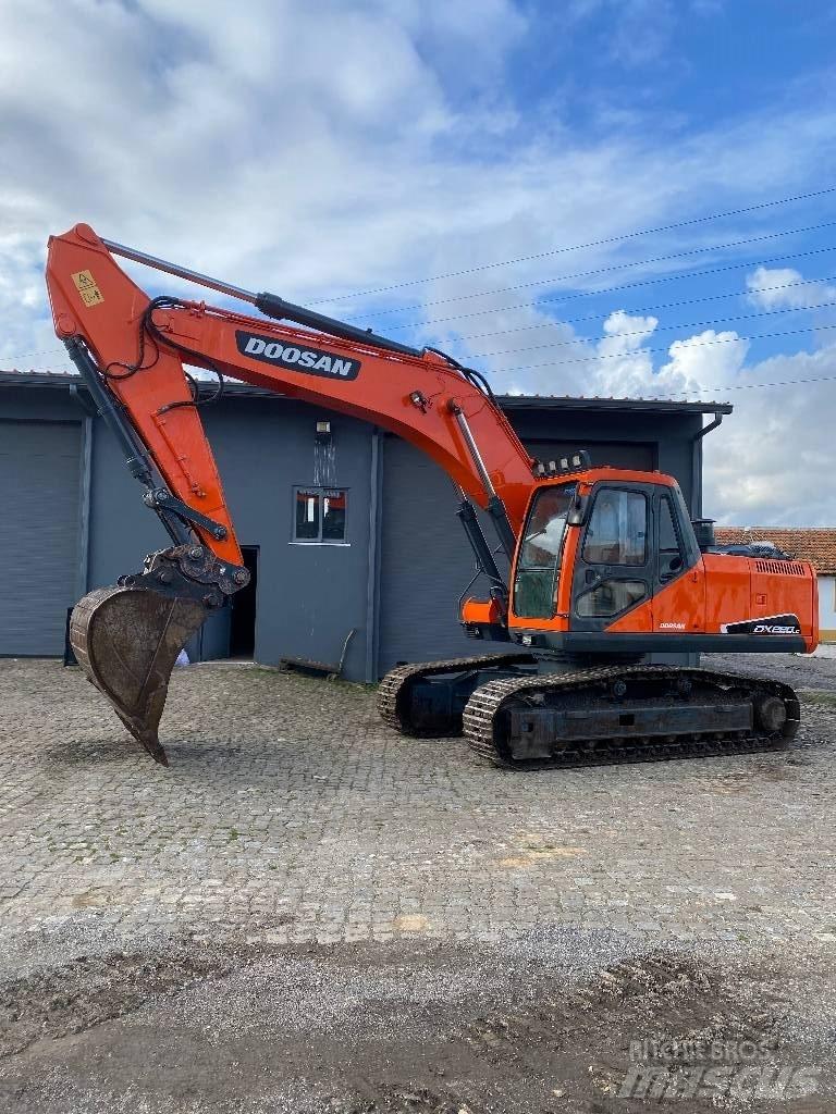 Doosan DX 220 NLC Telakaivukoneet