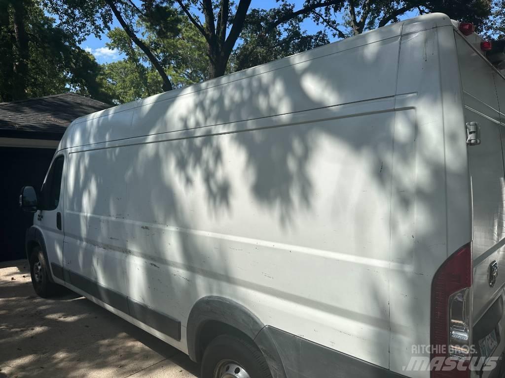 Dodge promaster Umpikorikuorma-autot