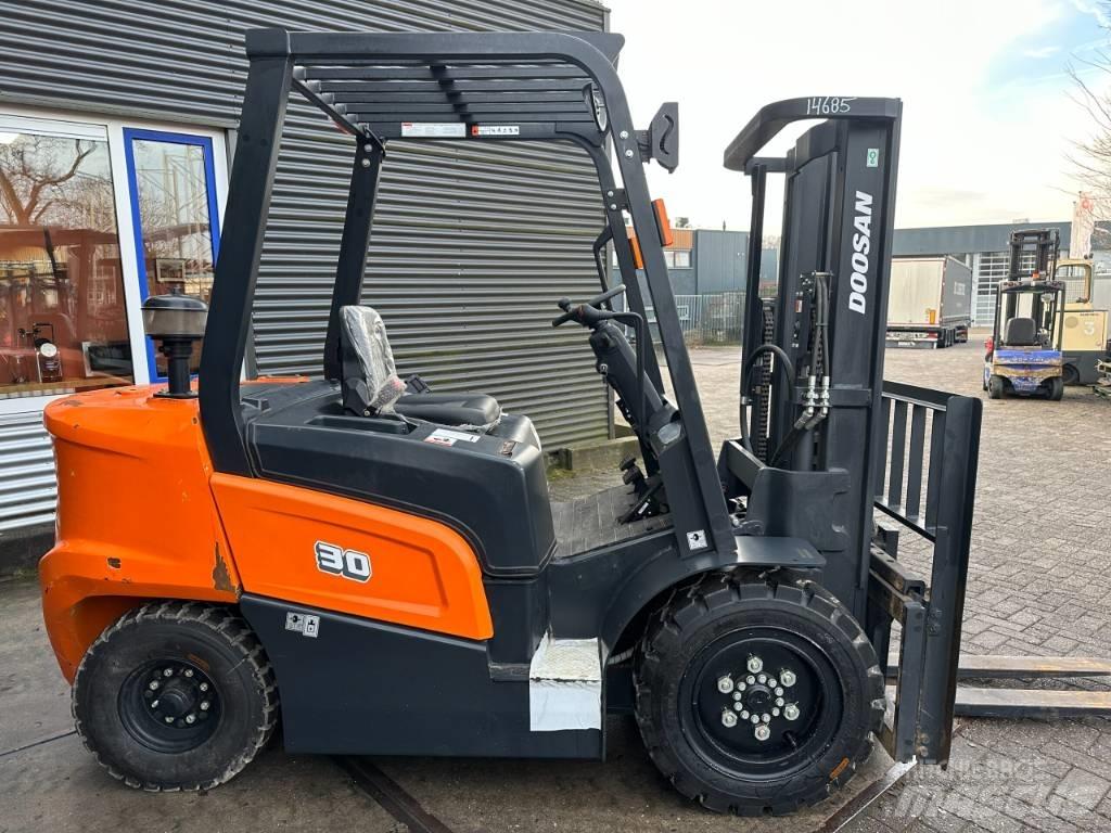 Doosan D30NX Dieseltrukit