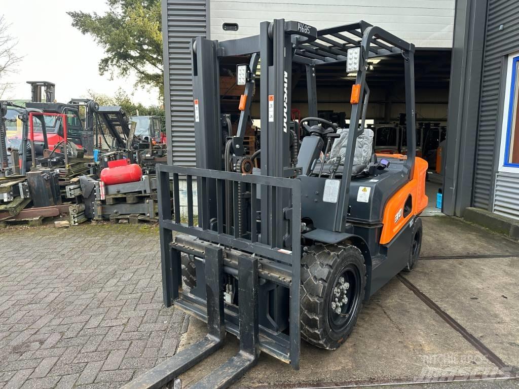 Doosan D30NX Dieseltrukit
