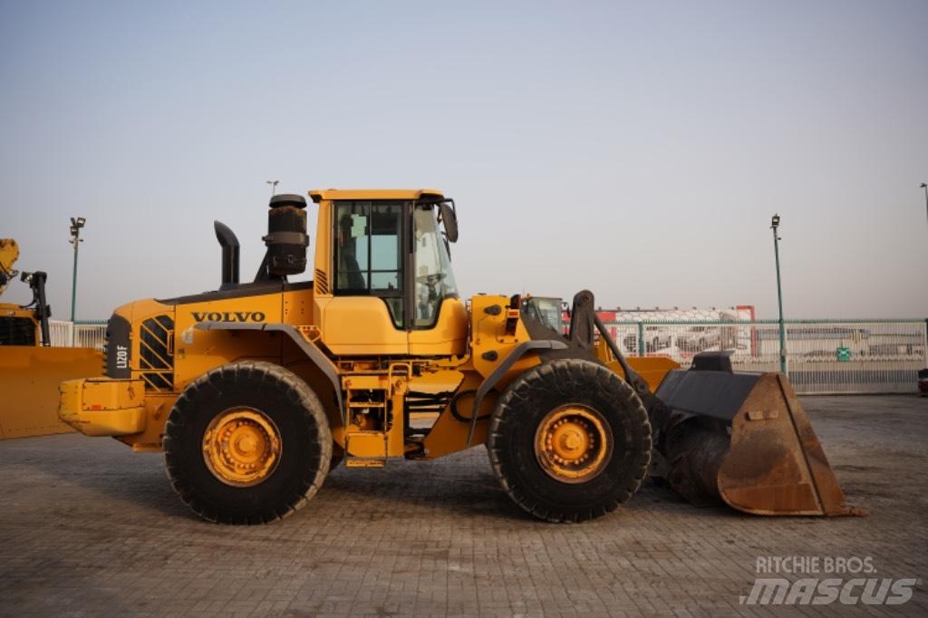 Volvo L 120 F Pyöräkuormaajat