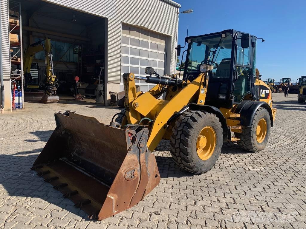 CAT 908M Pyöräkuormaajat