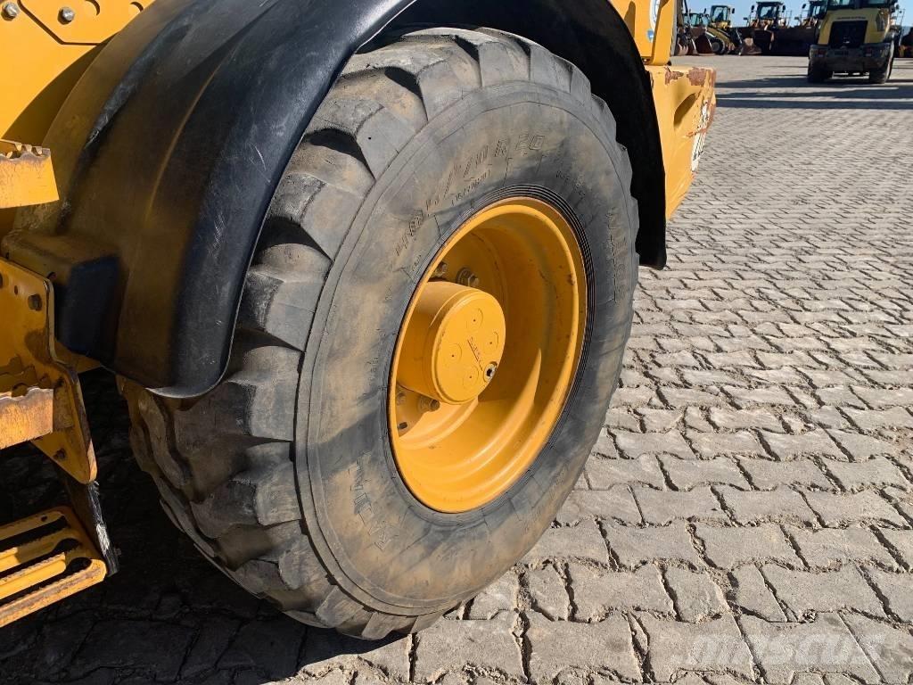 CAT 908M Pyöräkuormaajat