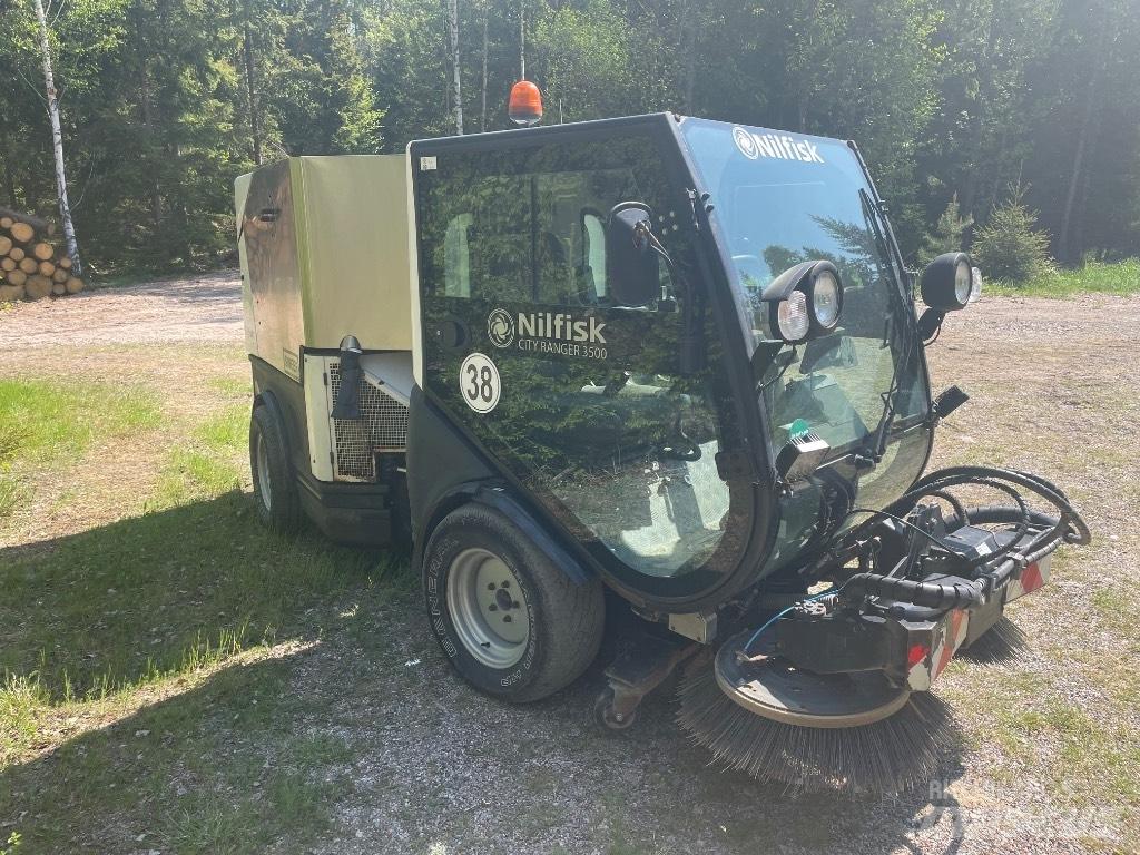 Nilfisk CR3500 Lakaisukoneet