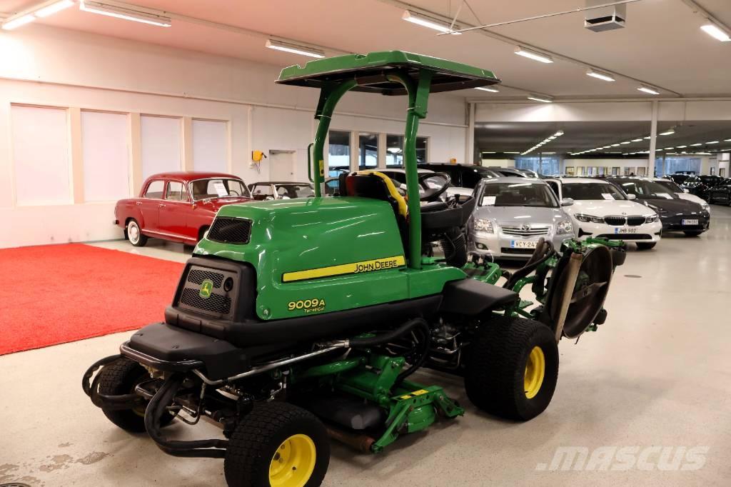 John Deere 9009 A Reuna-alueiden ja karheikkojen leikkurit