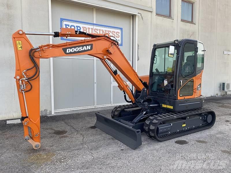 Doosan DX 63-3 Minikaivukoneet < 7t