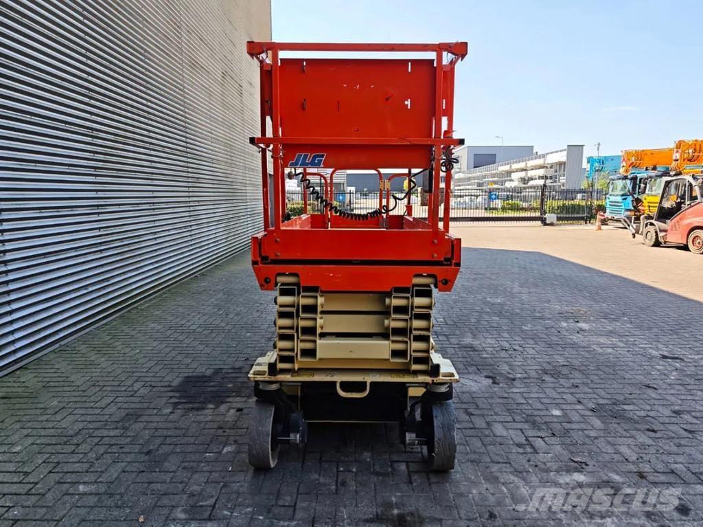 JLG 3246 ES Saksilavat