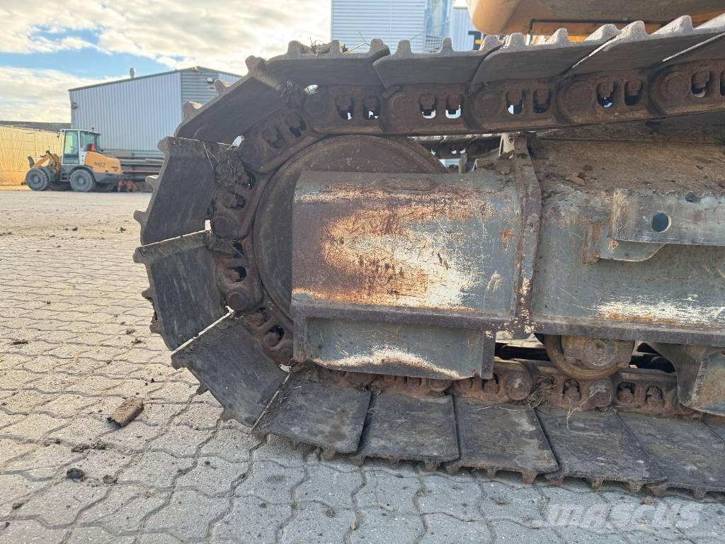 Liebherr R 922 Telakaivukoneet