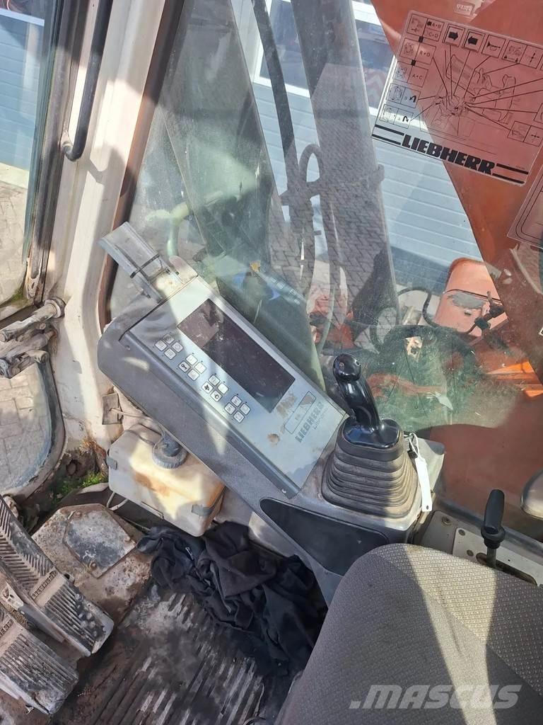 Liebherr R932 Telakaivukoneet