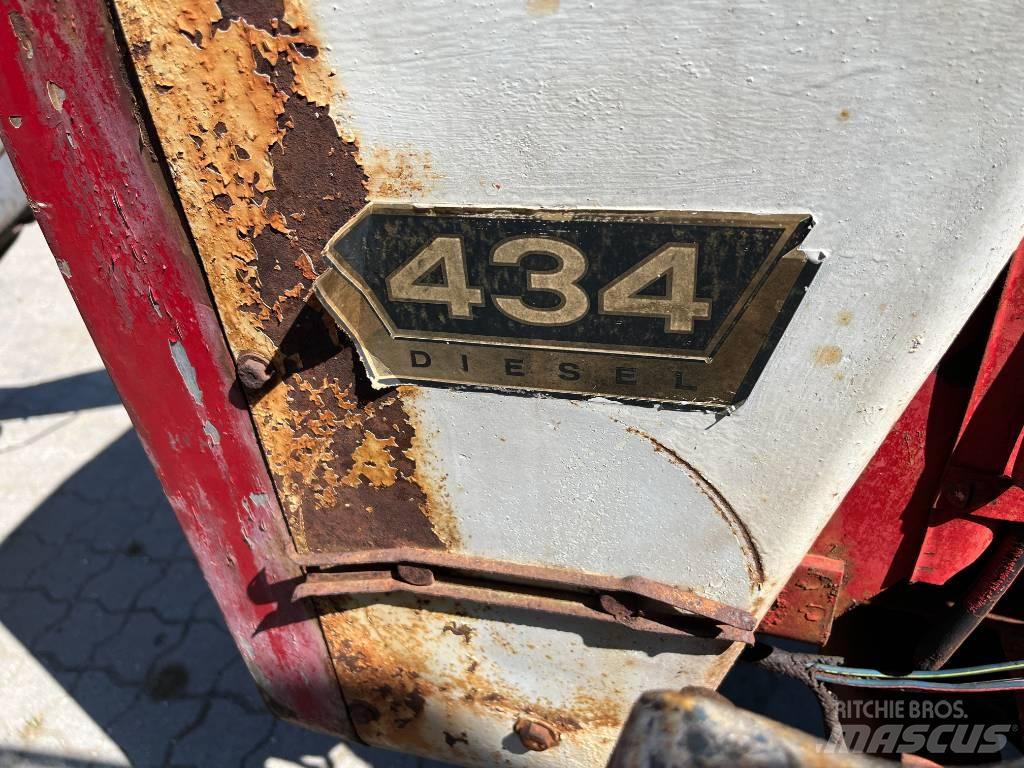 McCormick IH 434 Traktorit