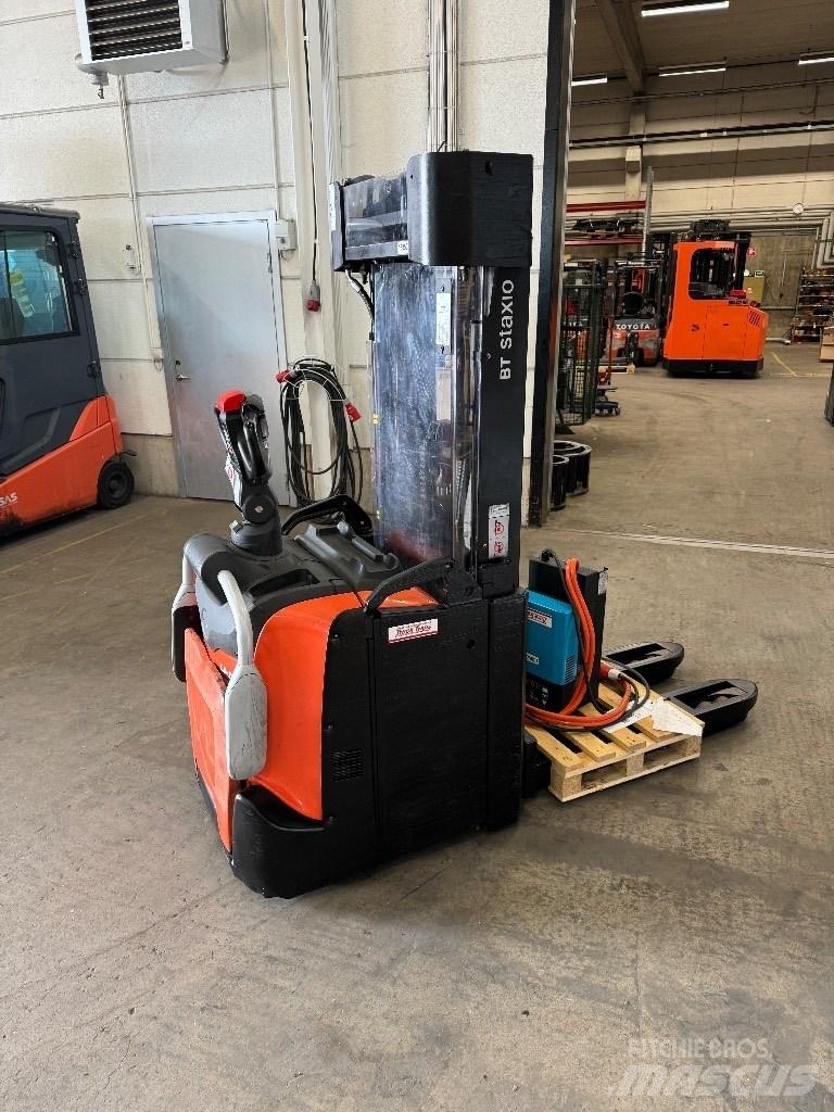 Toyota SPE140L Käyden ajettavat pinoamistrukit