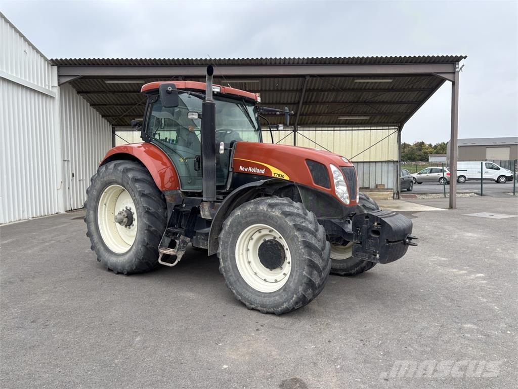 New Holland T7030 Traktorit