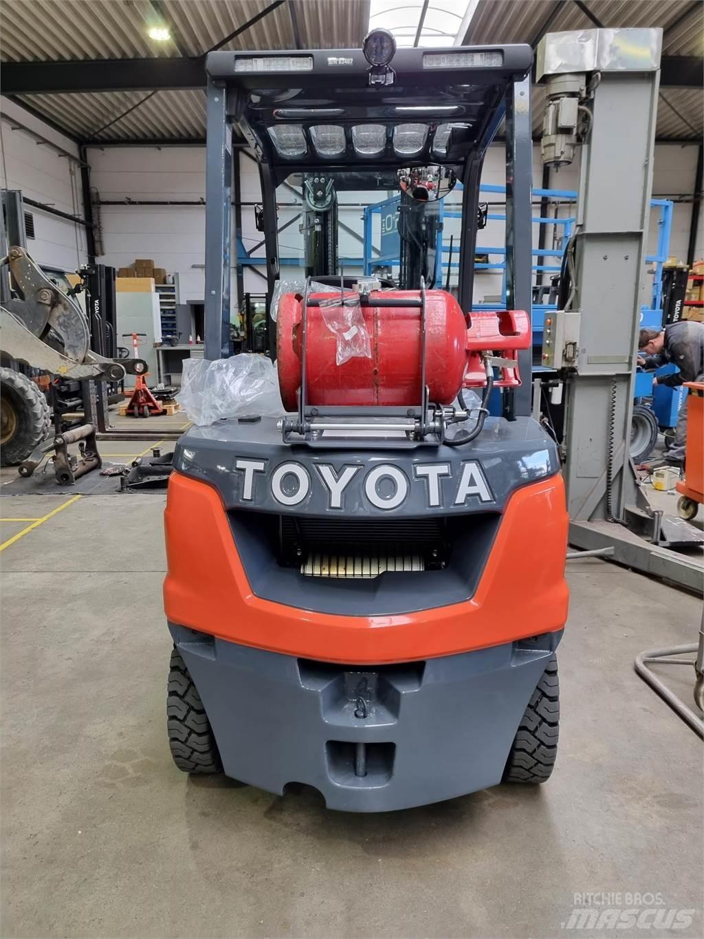 Toyota 02-8FGF25 Nestekaasutrukit