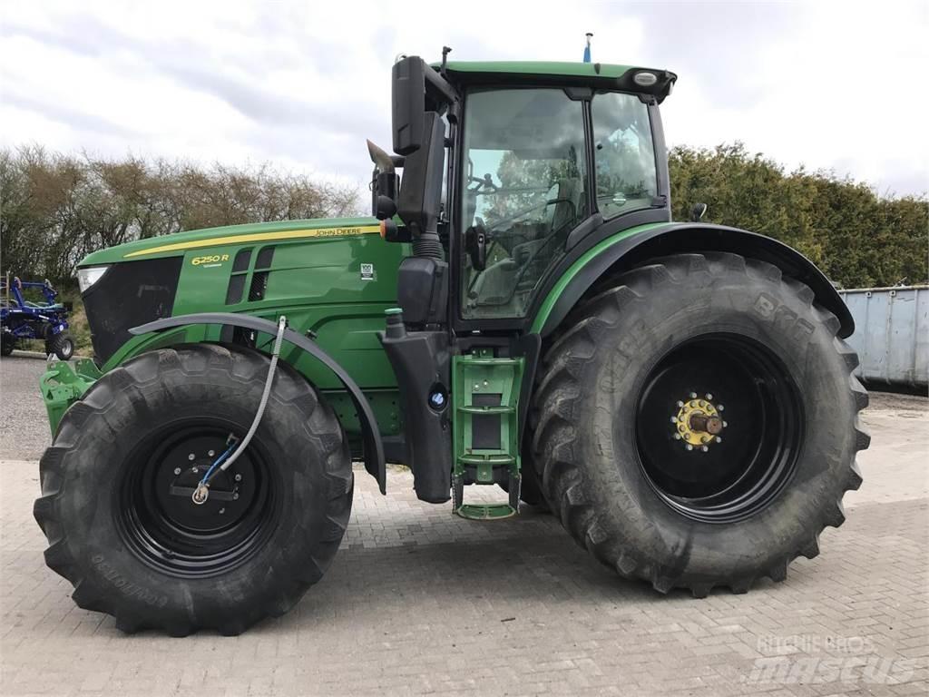 John Deere 6250R Traktorit