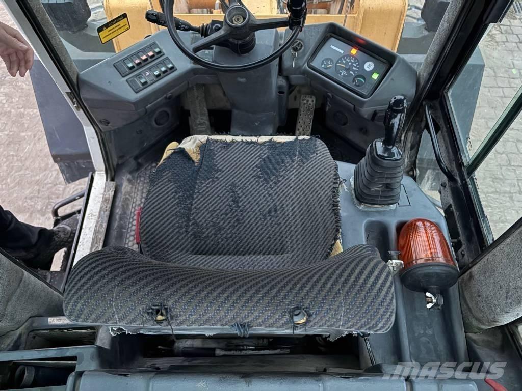 Liebherr L 522 Pyöräkuormaajat