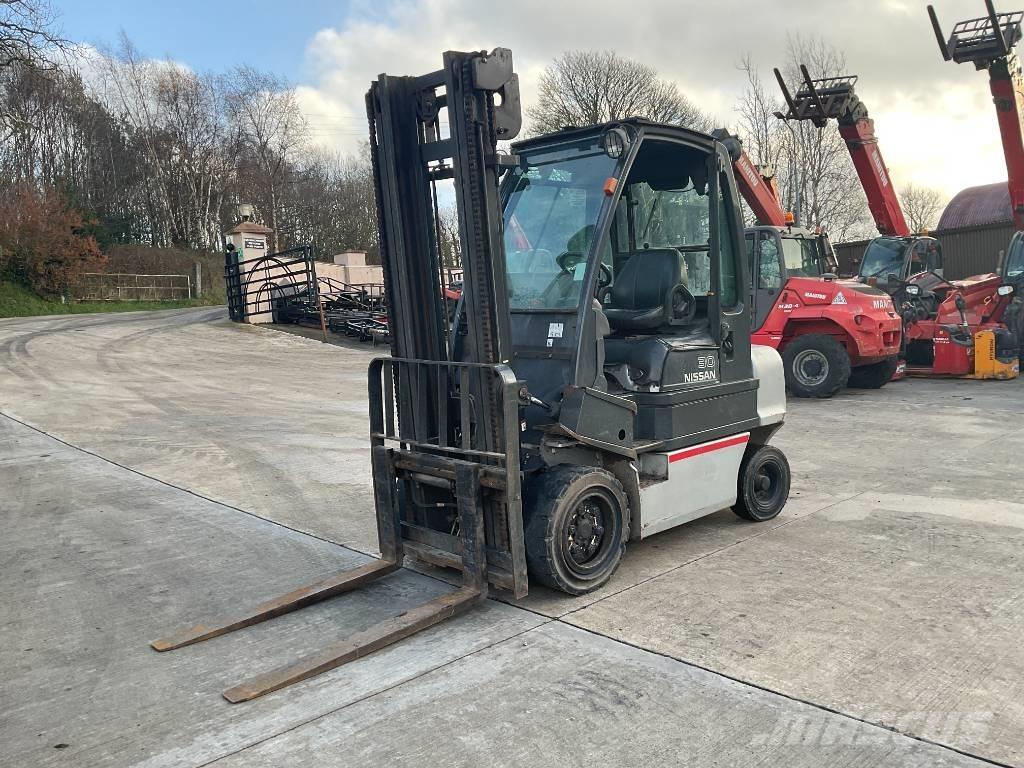 Nissan 30 Forklift Kurottajat