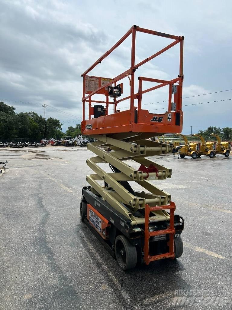 JLG R2632 Saksilavat