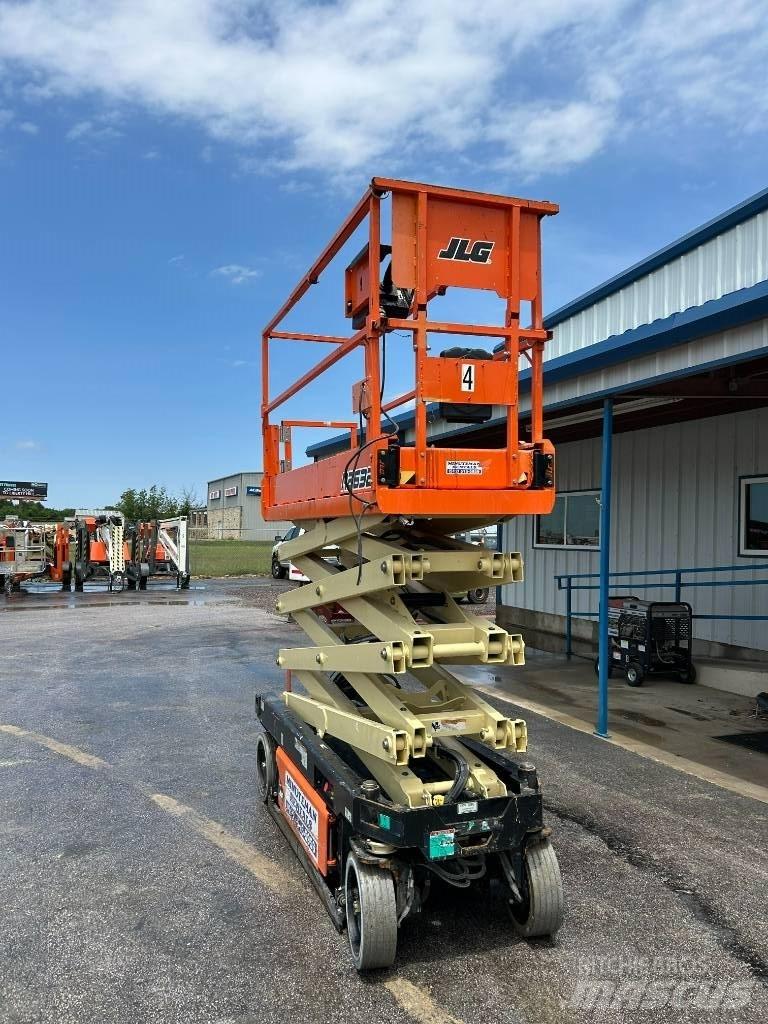 JLG R2632 Saksilavat