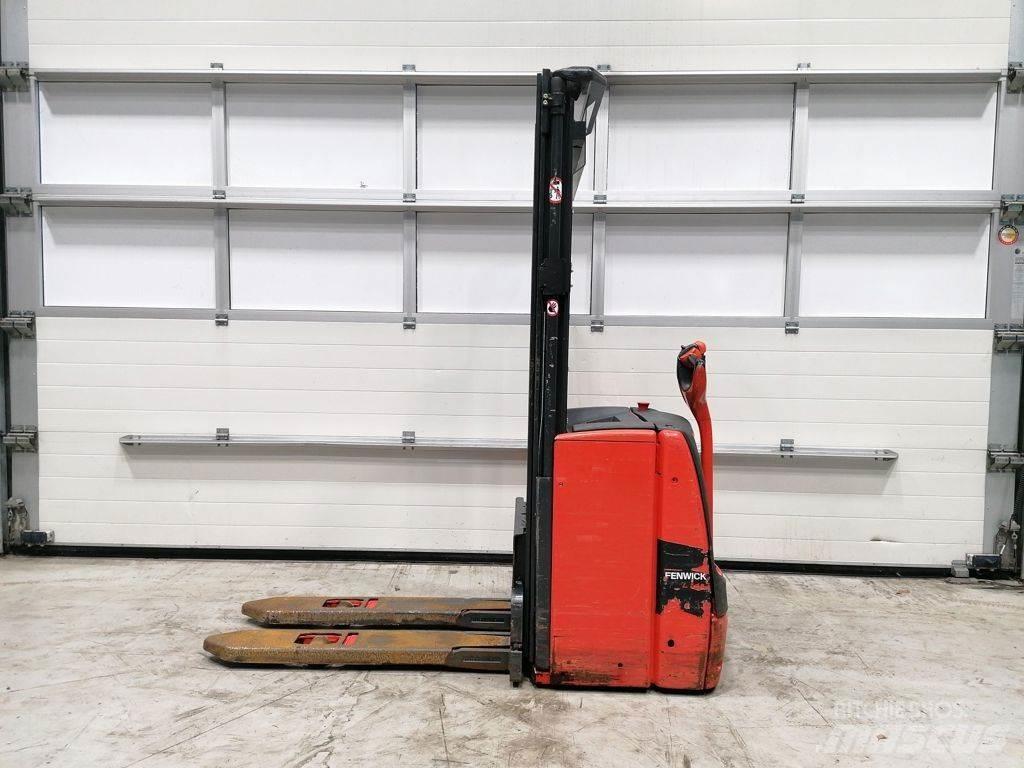 Linde L14 Käyden ajettavat pinoamistrukit